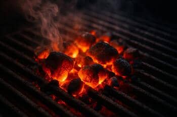 Izgarada köz; dumanlı sıcak yüzey