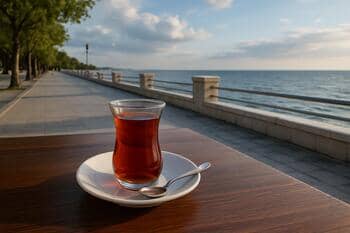 Bulvar’da çay; deniz esintisi