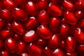 Nar taneleri; parlak kırmızı asidik vurgu